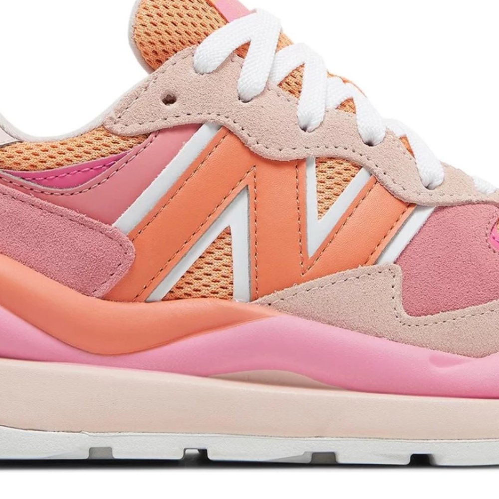 2022 Wmns 57/40 'Valentine's Day' New Balance /  Sneakers /  57/40